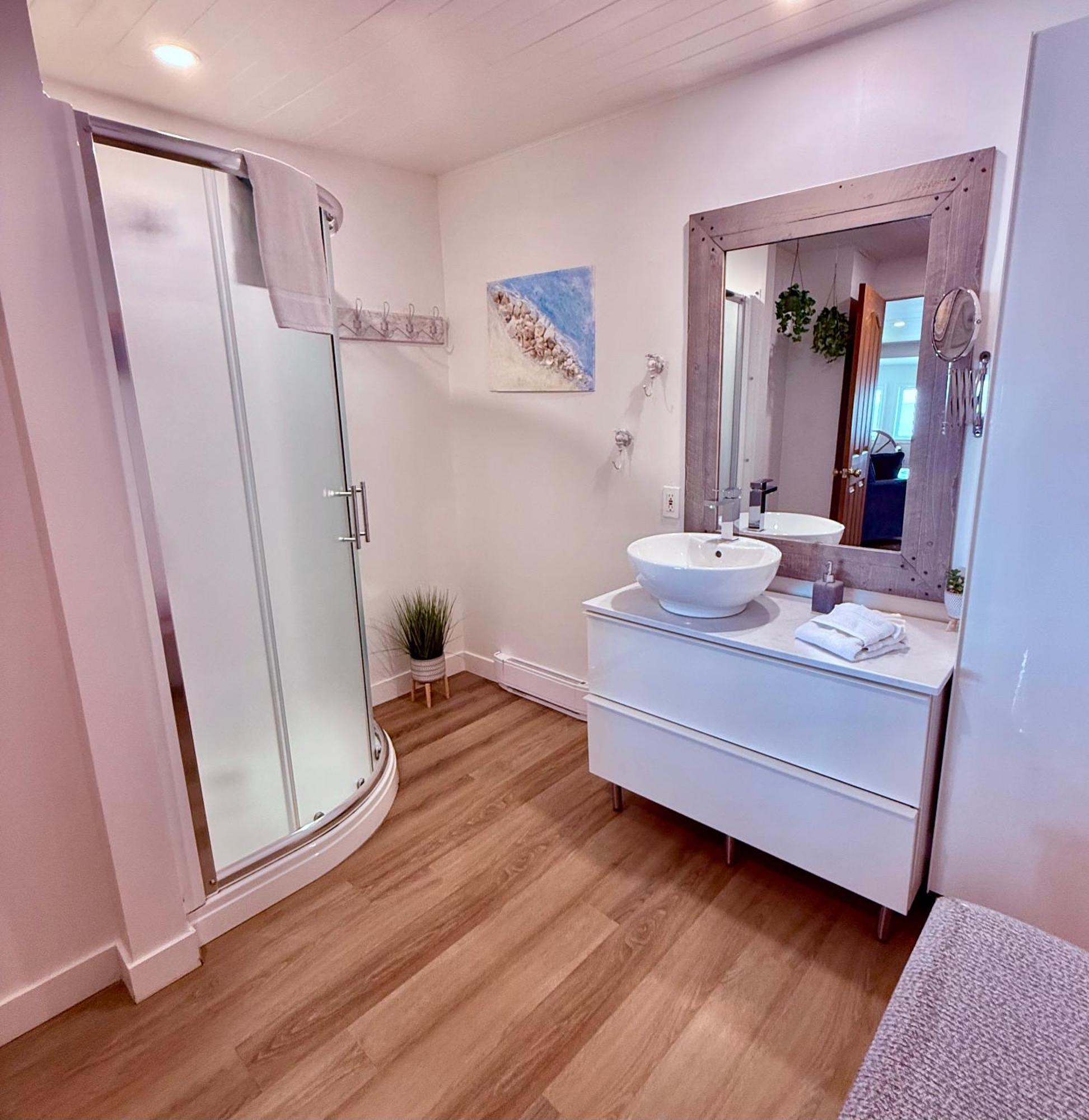 L'Appat Buvette Et Couchette De Sainte-Luce - Appartements De Vacances Modernes, Calmes Et Ressourcant Sur Le Fleuve Exterior photo